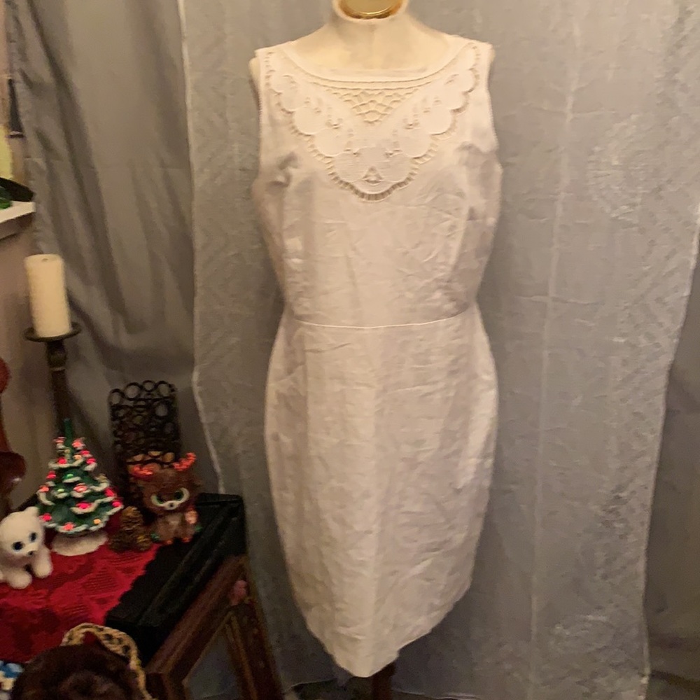 Delicate white sleeveless dress